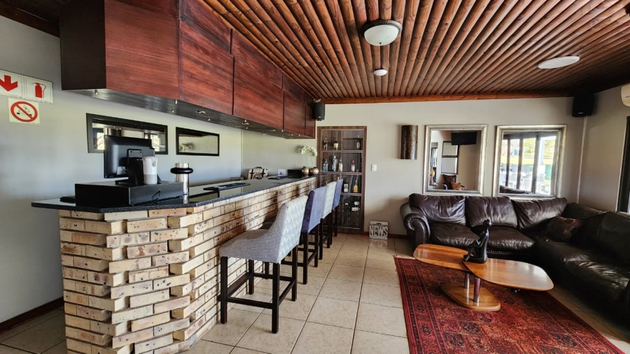 6 Bedroom Property for Sale in Groenvlei Free State